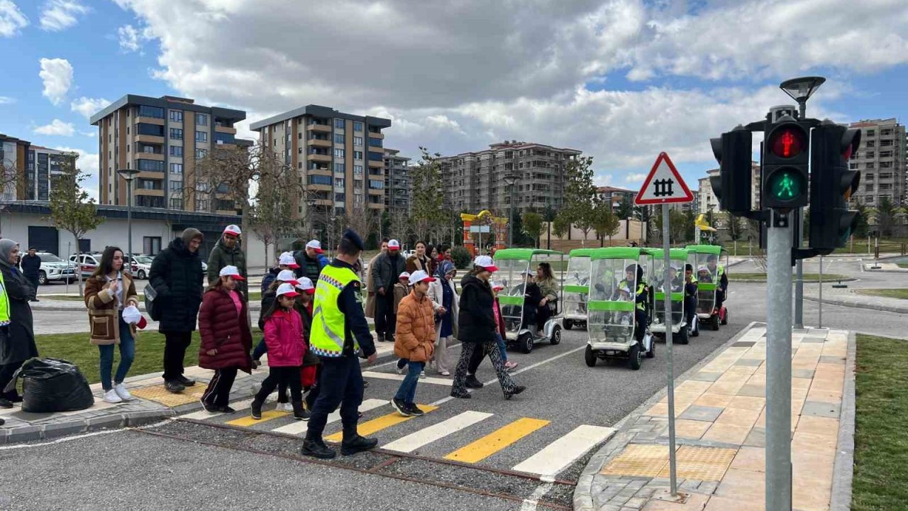 Gaziantep'te jandarma trafik özel çocuklara trafik eğitimi verdi