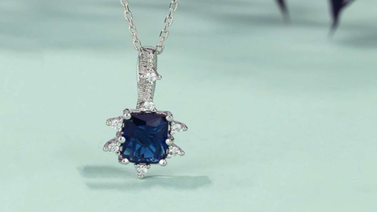 Gümüş Pazarım'dan İhtişamlı ve Göz Alıcı Gümüş Kolye Modelleri