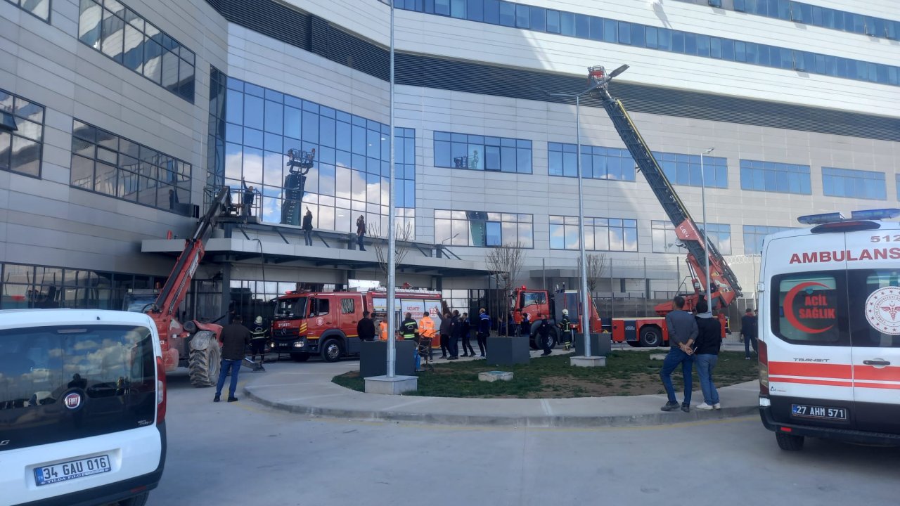 Gaziantep Şehir Hastanesinde yangın paniği!