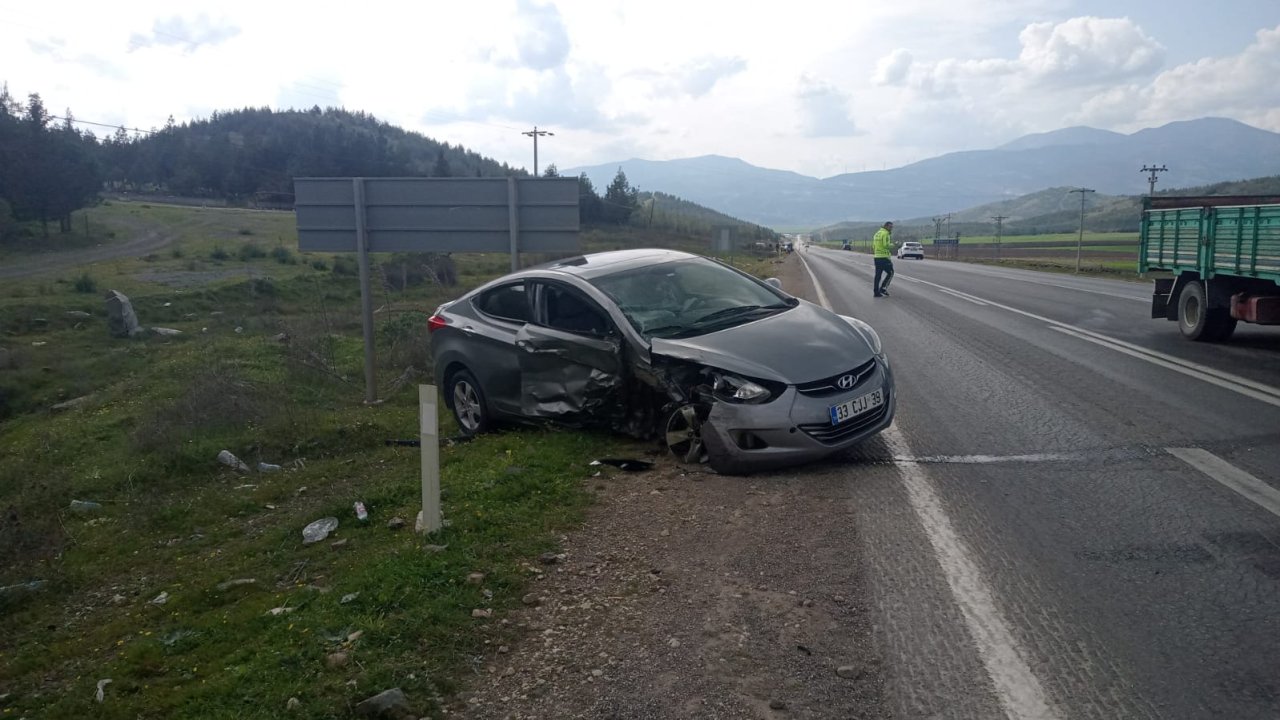 Gaziantep'te üç aracın karıştığı kazada 3 kişi yaralandı