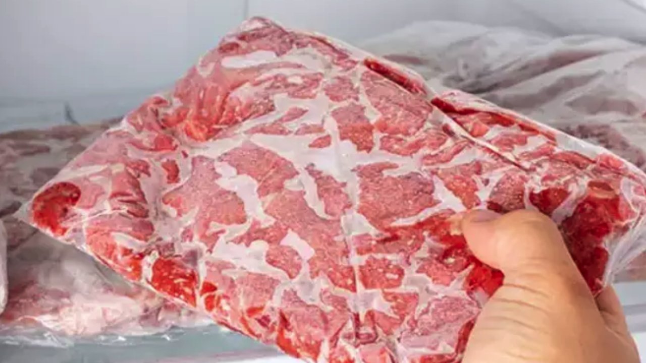 Donmuş kıymayı 5 dakikada çözdürme yöntemi!