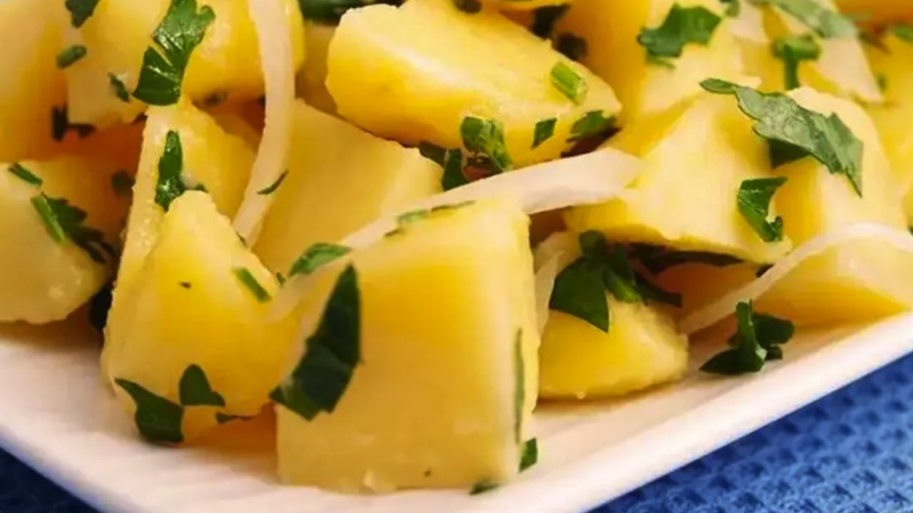 Patates Salatasında Devrim: Şeflerden Fırınlanmış ve Baharatlı Yeni Tarif!