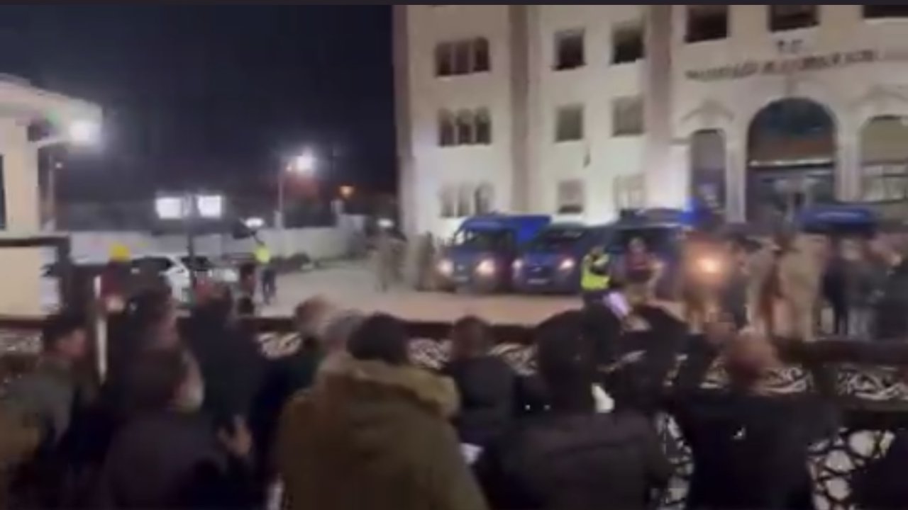 Son dakika! Gaziantep Nurdağı’nda yaşanan feci cinayetin şüphelilerini halk adliye kapısında bekliyor!