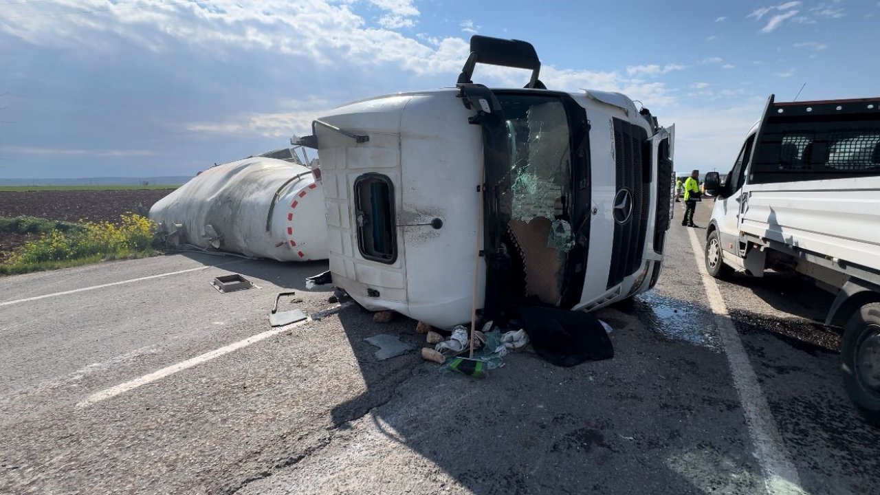 Şanlıurfa – Gaziantep kara yolu'nda feci kaza kameraya yansıdı: 1 ölü, 2 yaralı