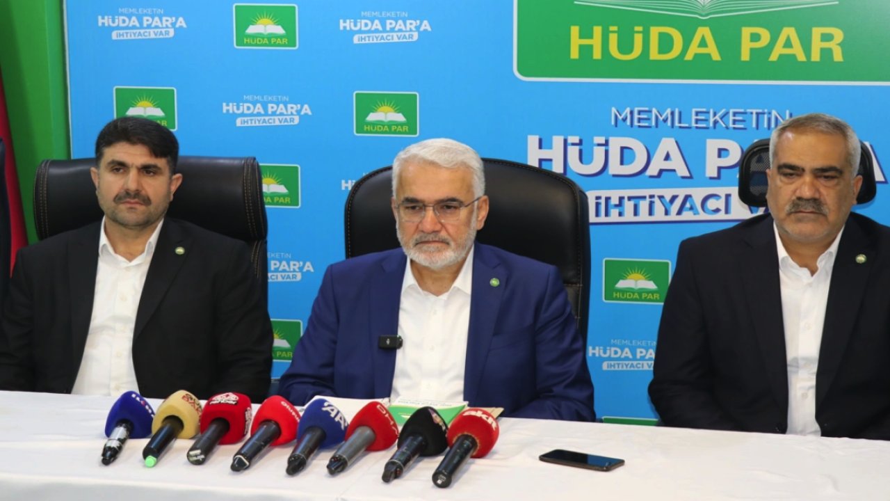 HÜDA PAR Genel Başkanı Yapıcıoğlu, Gaziantep'te partililere seslendi: 'Rüşvet ve israfa asla müsamaha gösterilmeyecek.'