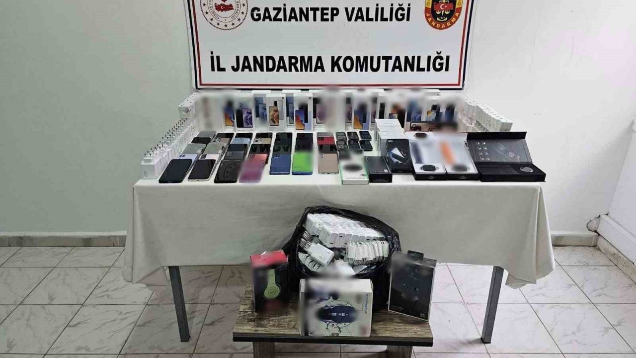 Gaziantep’te 2 milyon TL’lik kaçak malzemeye el konuldu