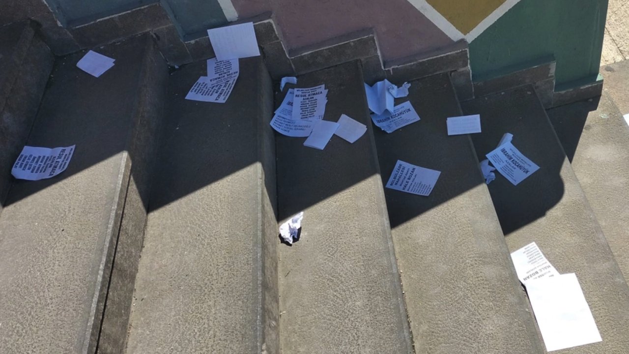 Gaziantep'te muhtar adaylarının pusulaları sokaklara döküldü