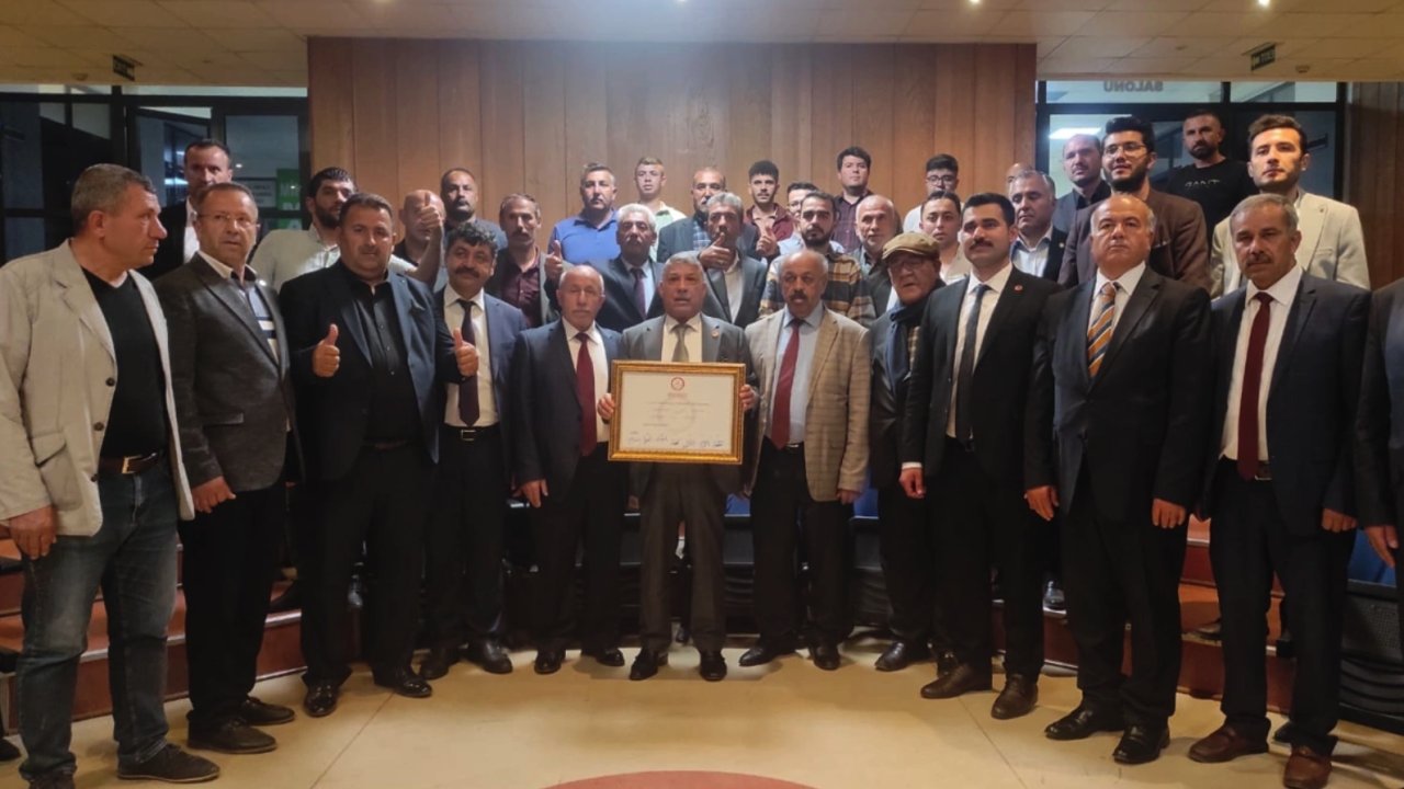 Oğuzeli'nin Yeni Başkanı Bekir Öztekin Mazbatasını Aldı!