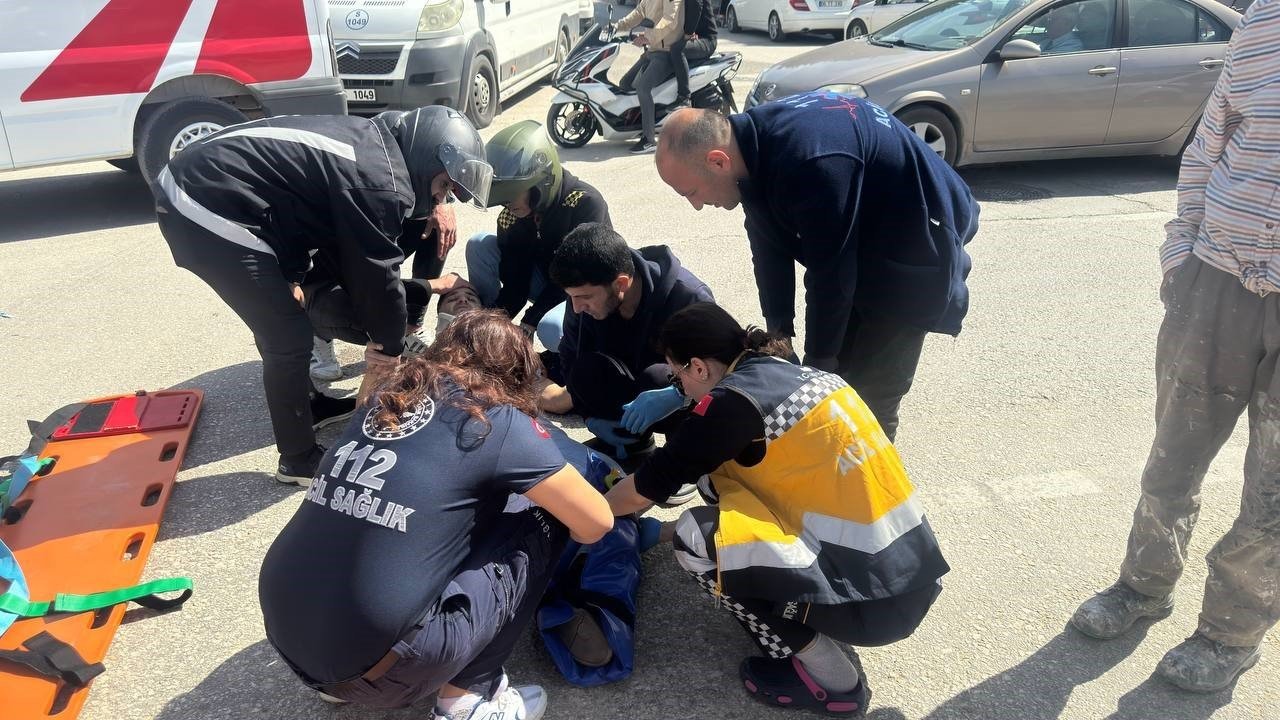 Gaziantep'te otomobilin arkadan çarptığı motosikletin sürücüsü yaralandı