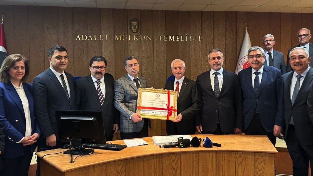 Tahmazoğlu Mazbatasını Aldı! Eski İl Başkanı Murat Çetin'de Törendeydi