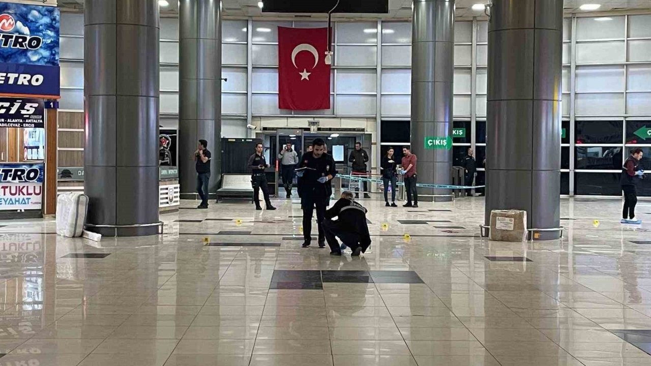 Şanlıurfa otogarında dehşet anları! Silahlı Çatışma: 1 ölü, 1’i polis 10 yaralı