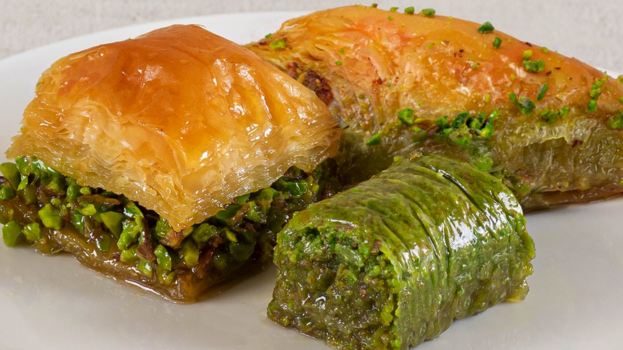Gaziantep'te Bayram Coşkusuna Baklava Darbesi: Gaziantep'te Fiyatlar Uçuşta, Vatandaşın Cebi Yanıyor!