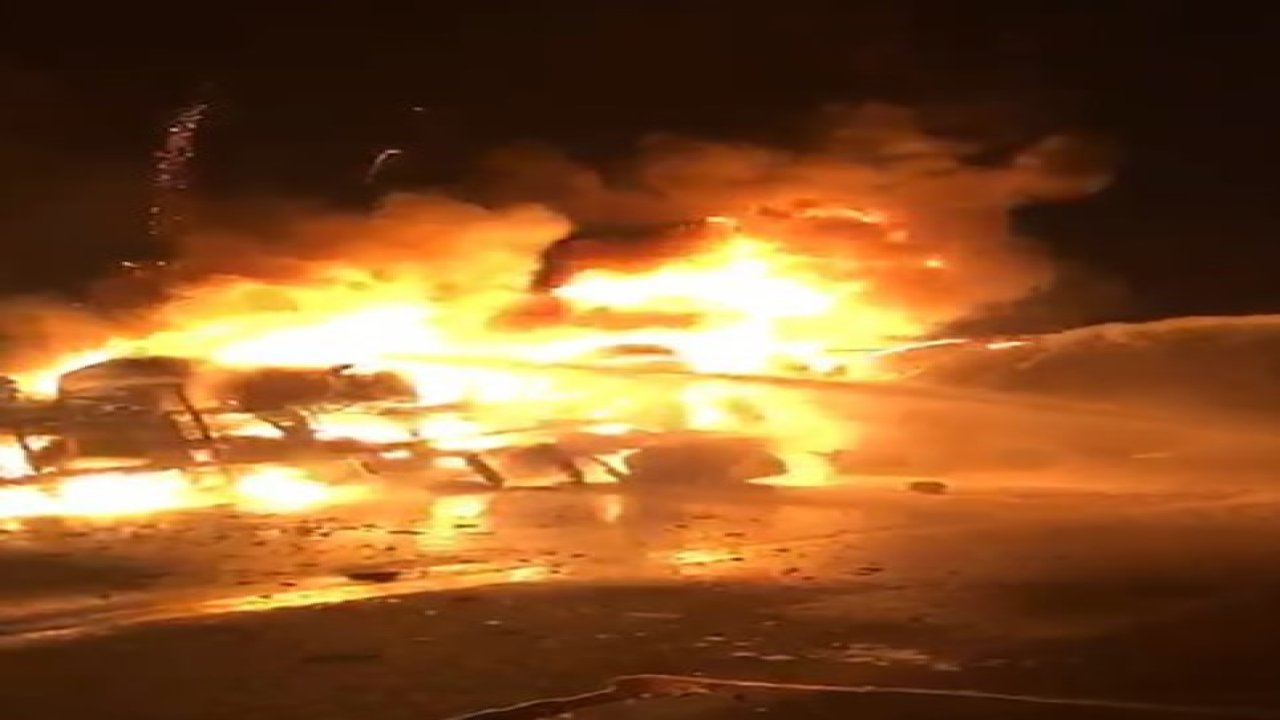 Tarsus-Adana-Gaziantep (TAG)  Otoyolu'nda devrilen akaryakıt yüklü tanker alev alev yandı