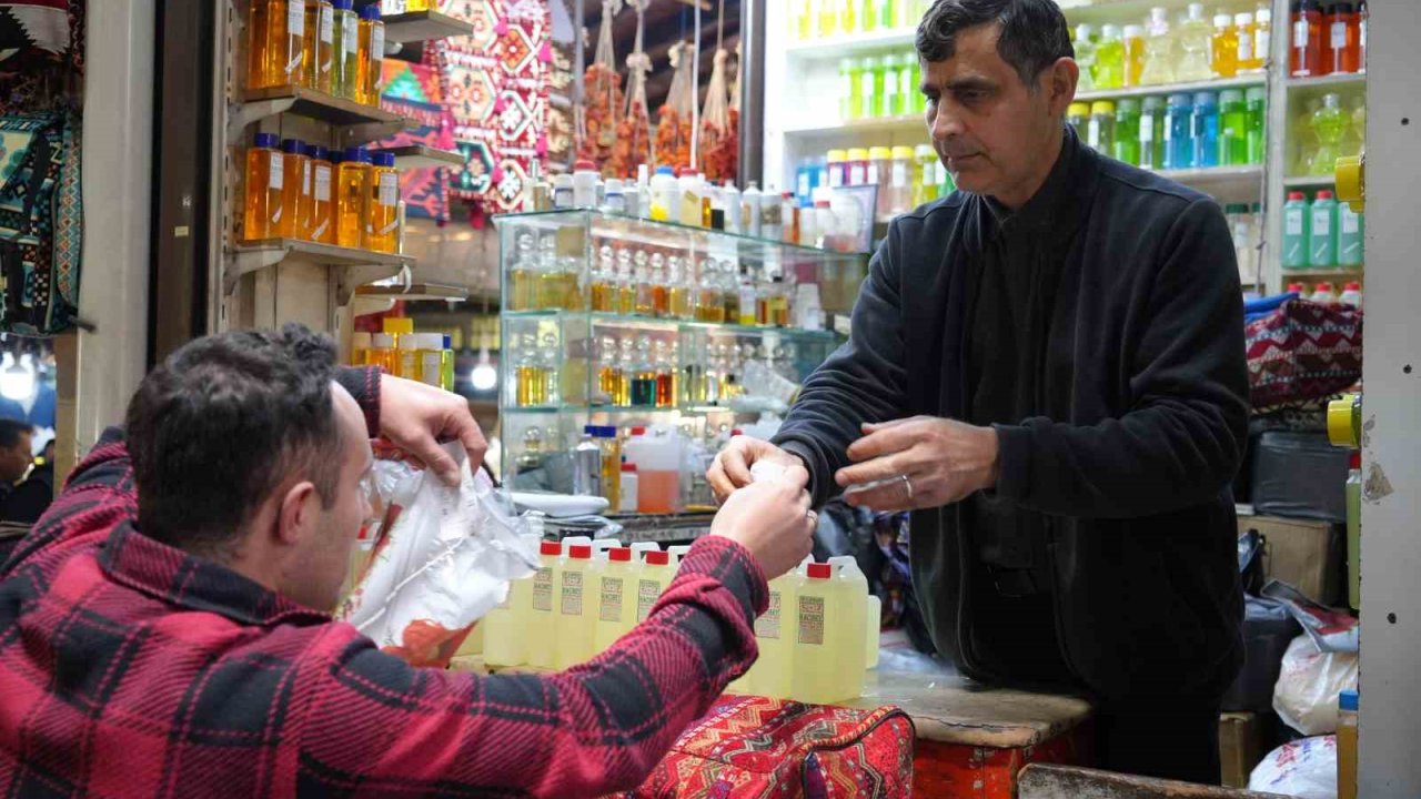 Gaziantep'te bayramın vazgeçilmezi kolonyalara yoğun talep
