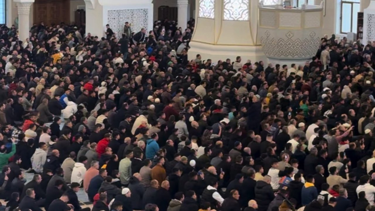 Gaziantep'te camiler bayram namazında doldu taştı