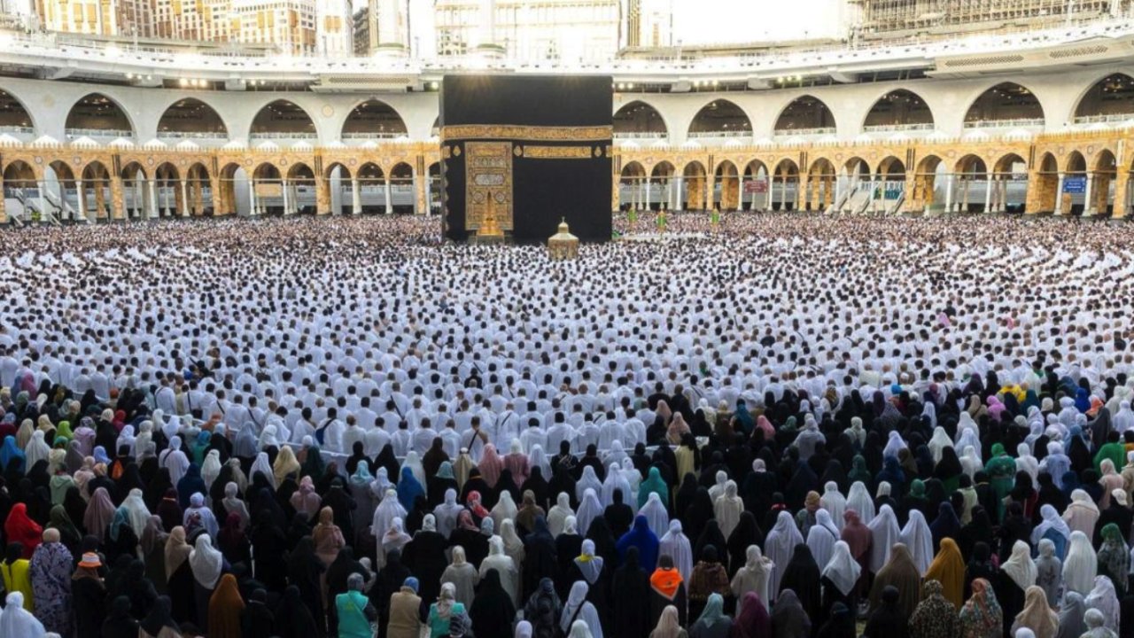 Mekke’de bayram namazı kılındı