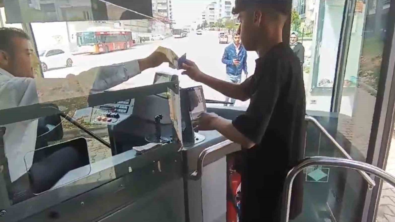 Gaziantep'te otobüs sürücüsünden yürekleri ısıtan bayram harçlığı sürprizi