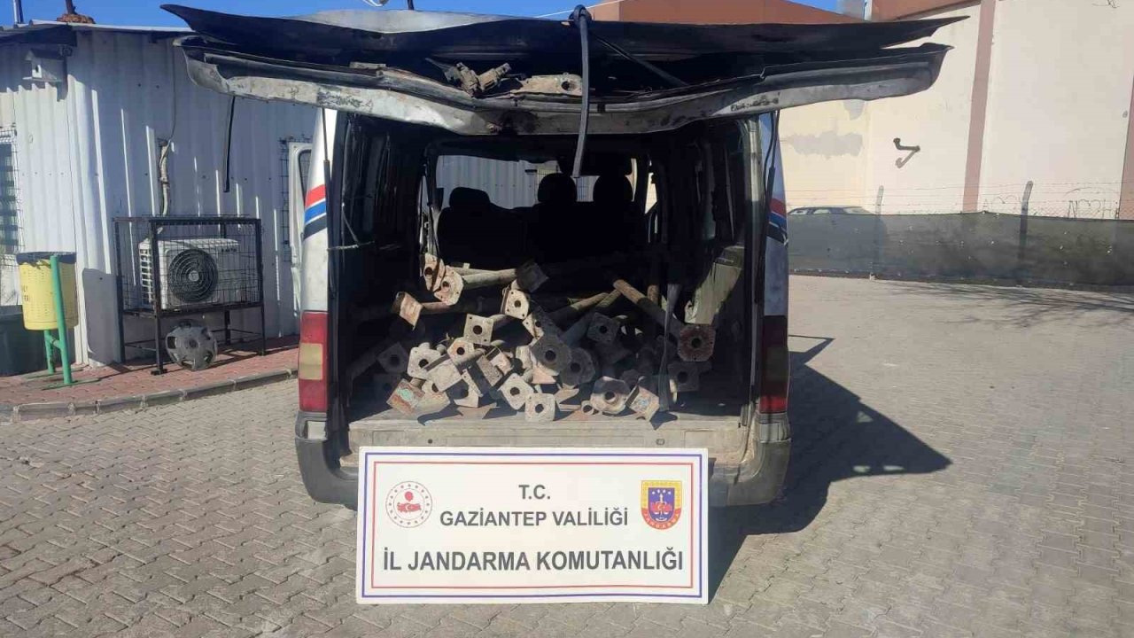 Gaziantep'te çaldıkları araçla hırsızlık yapan şüpheliler suçüstü yakalandı