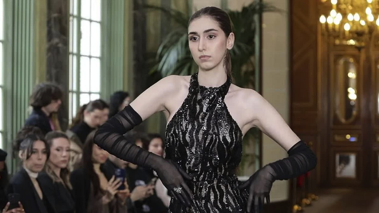 Shop SHNDY 2024/2025 Sonbahar Kış koleksiyonunu Paris Moda Haftası'nda görkemli bir şekilde tanıttı.