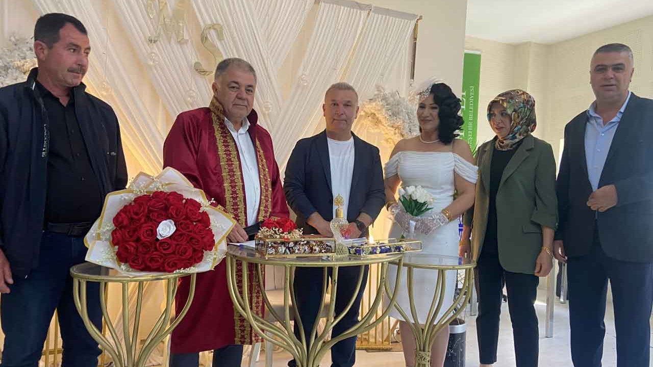 Nurdağı Belediye Başkanı Yıldırır ilk nikahını kıydı