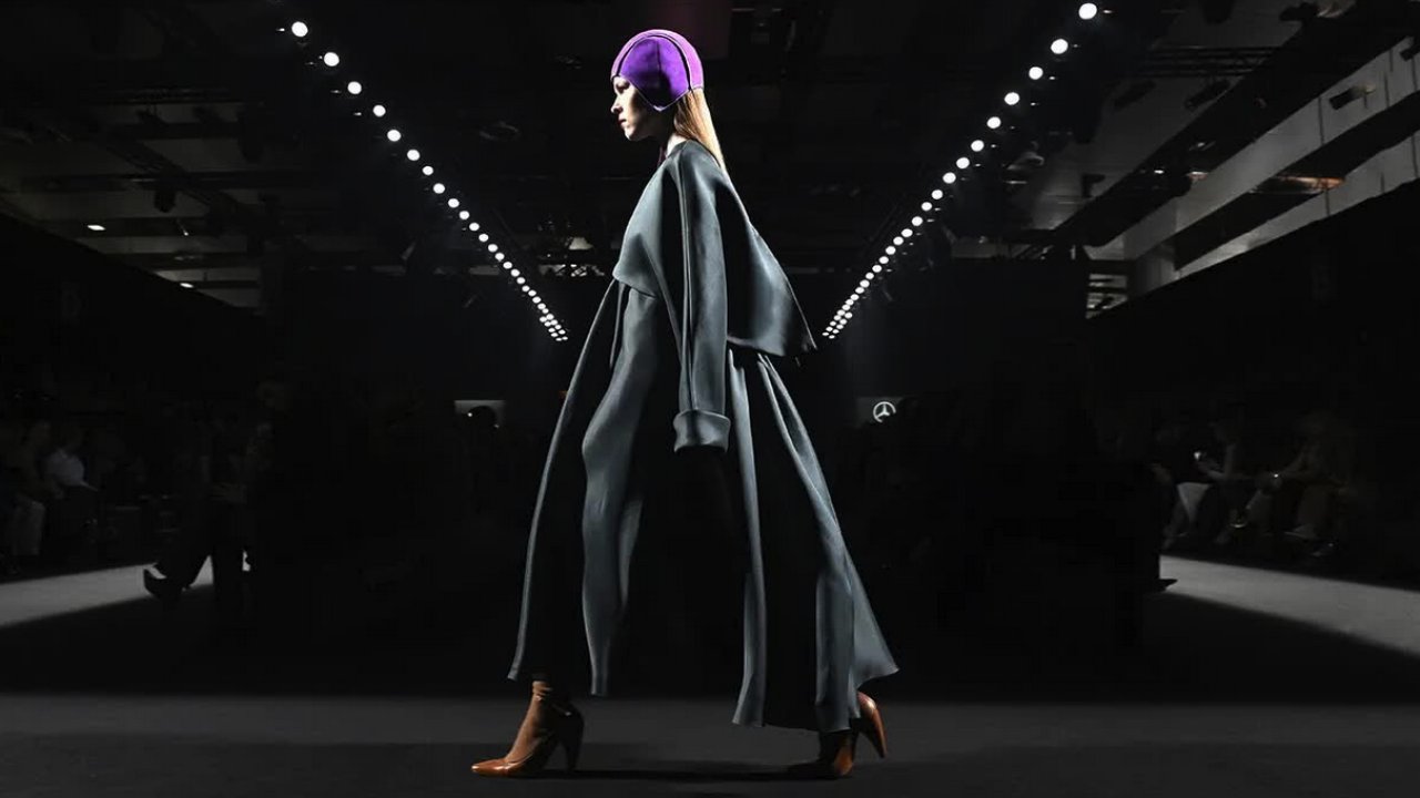 Marcos Luengo, Mercedes-Benz Moda Haftası Madrid'de Sonbahar/Kış koleksiyonunu sergiledi