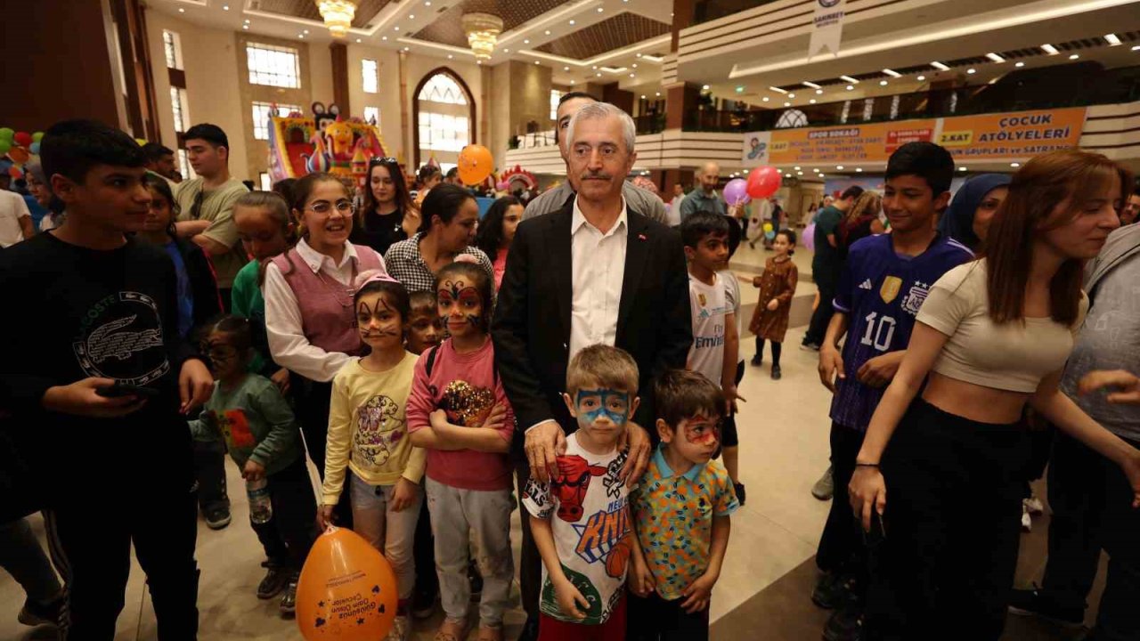 Ve Şahinbey'de Şölen Başladı! 23 Nisan Şenliği Tam 9 Gün Sürecek!