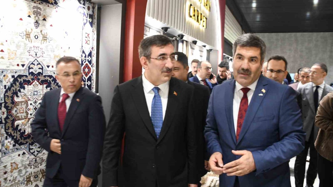 Kaplan: “Halı fuarları sektöre ve ülkemize dinamizm katıyor”