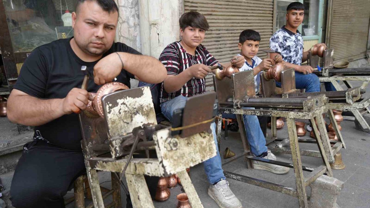 Gaziantep'te Yüz Yıllardır Süren El Sanatı Bakırcılık!