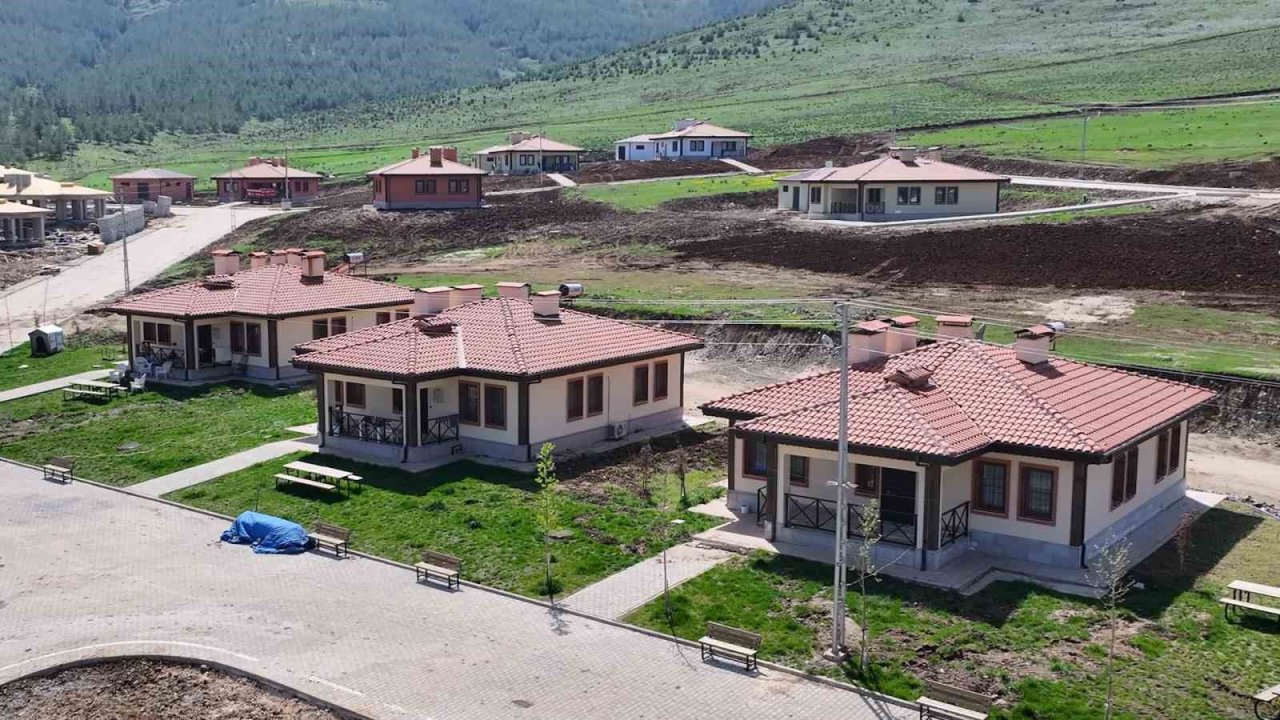 Gaziantep'te deprem bölgesinde kalıcı konutların teslimi devam ediyor