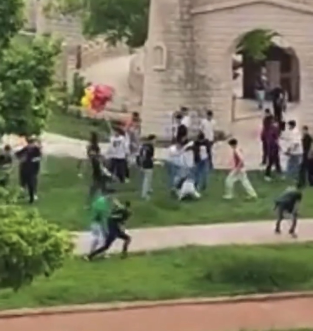 Gaziantep’te olaylar bitmiyor! Parkta gençler birbirine girdi! Yaralılar var!