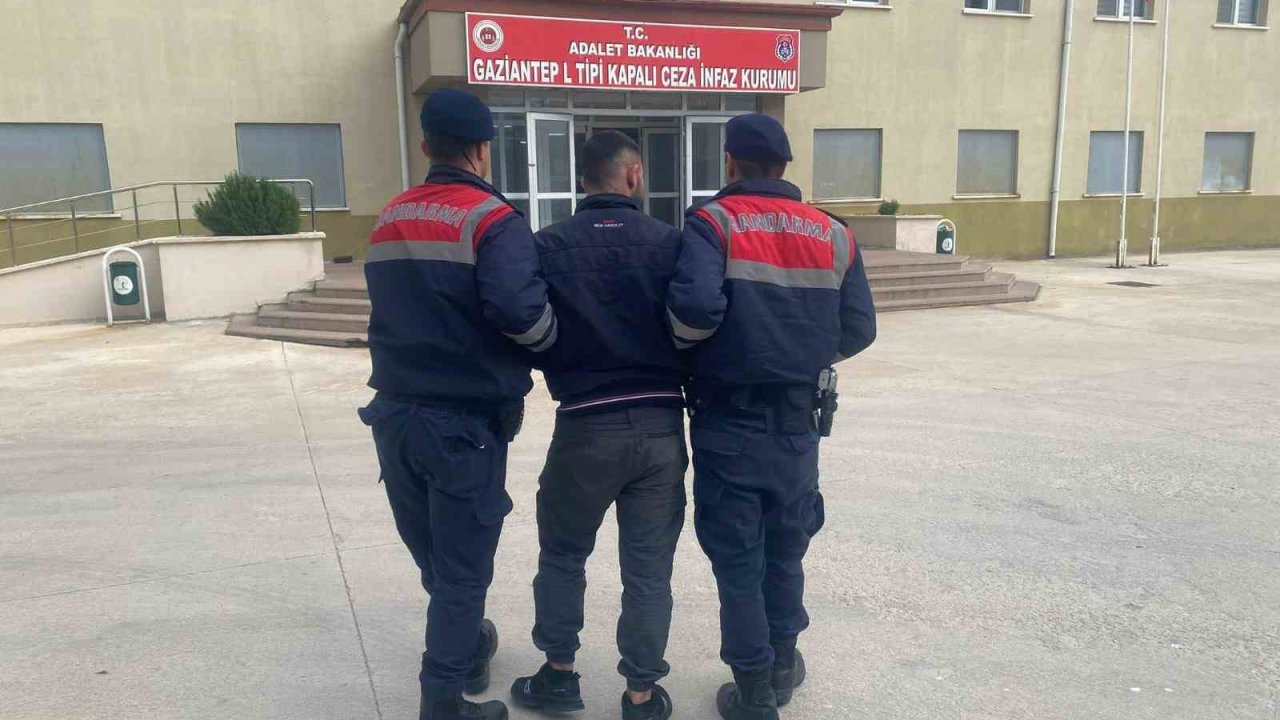 Gaziantep'te hırsızlık suçundan 15 yıl cezası bulunan firari yakalandı