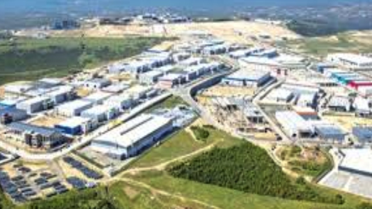 Türkiye Bu Olayı KONUŞUYOR! Fabrikada 1'i kadın 4 kişi çoklu ilişkiye girerken yakalandı! 1'i Kadın 4 kişi