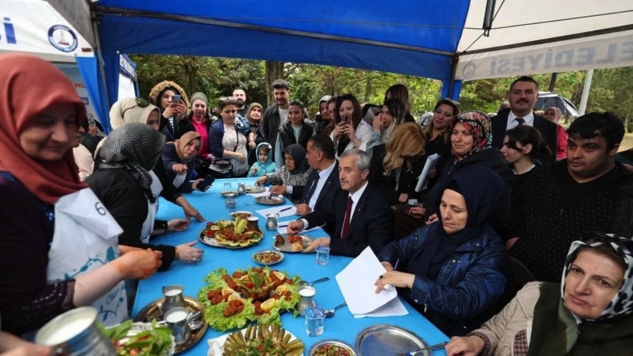 Gaziantepli kadınlar coğrafi işaretli "yağlı köfte"yi yapmak için zamanla yarıştı