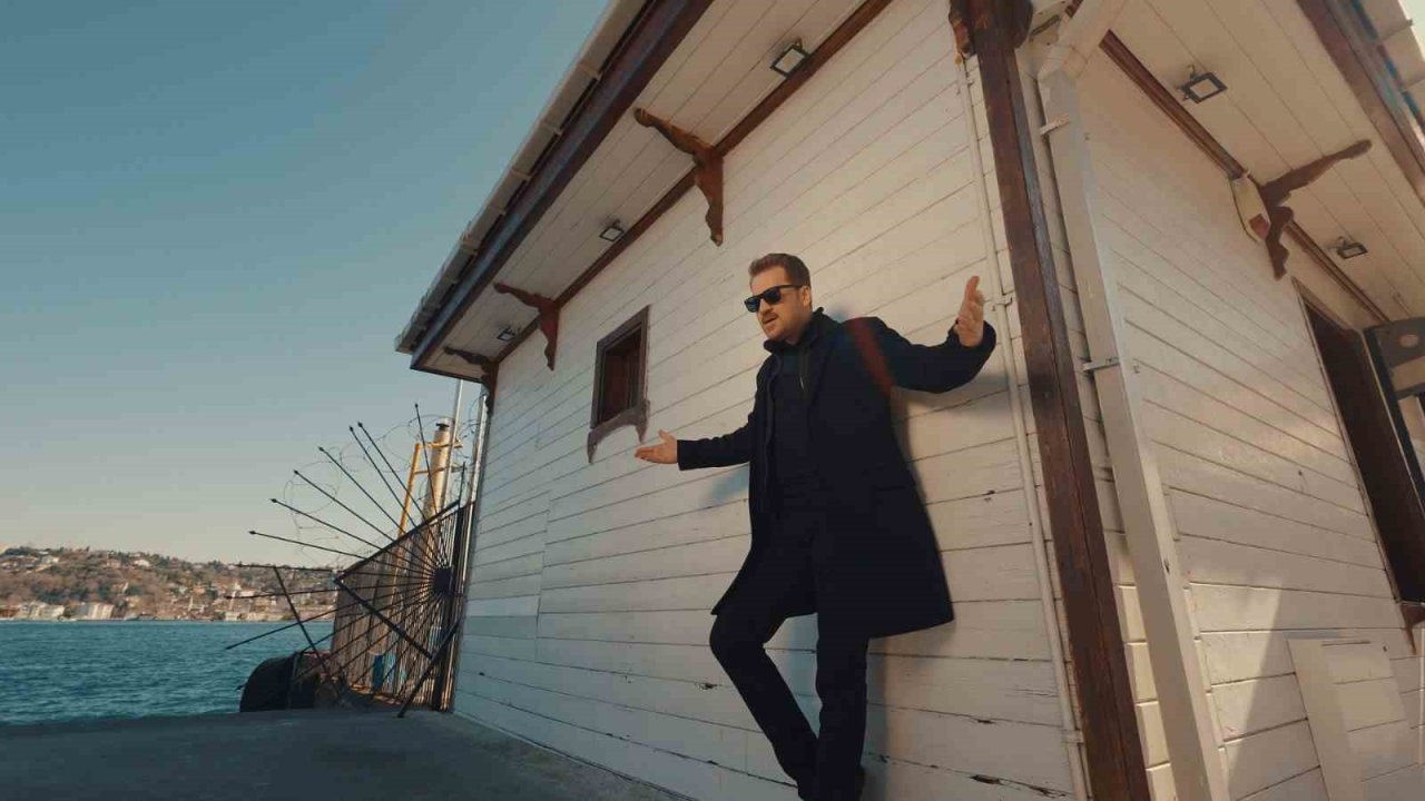 "Seversen Antepli Sev" Şarkısıyla İhsan Güvenç Zirveyi Zorluyor