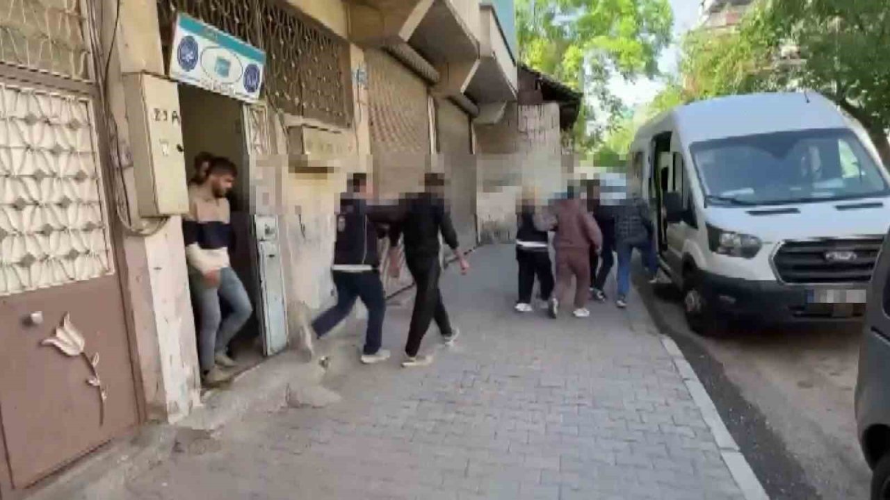 GAZİANTEP'TE GÖÇMEN KAÇAKÇILARI BAKIN NE TAKTİKLER UYGULUYOR?