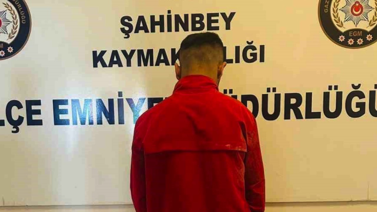 Gaziantep'te Araba Faresi Suçüstü Yakalandı! 9 araçtan hırsızlık yapan şahıs yakalandı