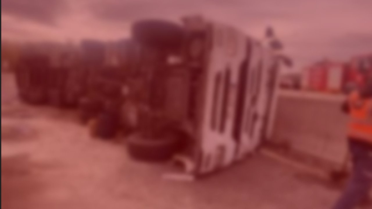 Gaziantep'te Devrilen Tırın Sürücüsü Ölümden Döndü!