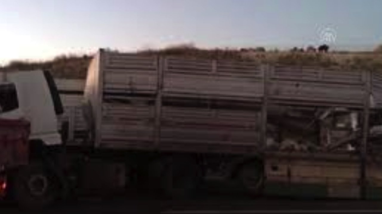 GAZİANTEP'TE TIR KAZASI! Gaziantep'te 2 tırın çarpışması sonucu 3 kişi yaralandı