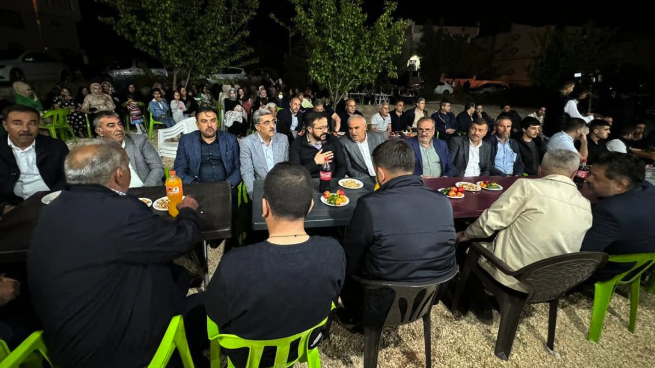 AK Parti Şehitkamil İlçe Teşkilatı, Öztoprak ve Ergin Ailelerinin Kına Merasimine Katıldı