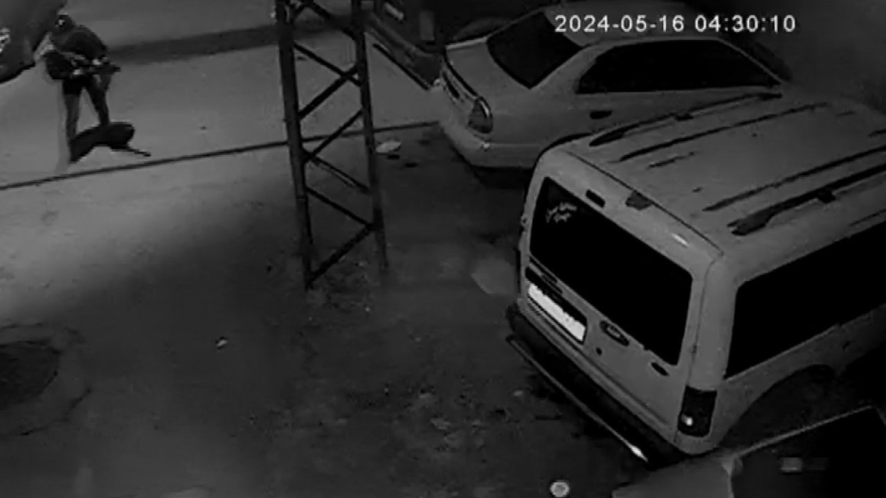 Gaziantep'te Şok Saldırı! Araca Pompalı Tüfekle Saldırı Yaptılar! Yetmedi Kundakladılar! Dehşet Anları