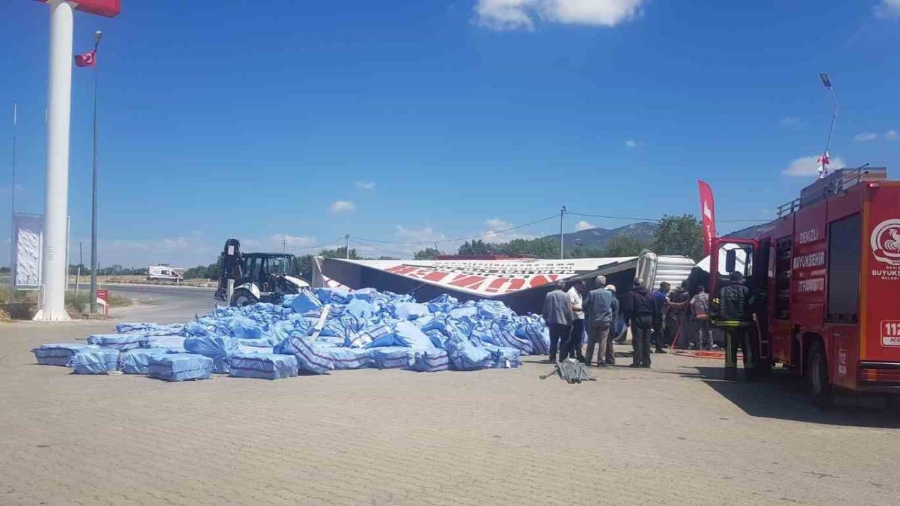 Gaziantep'ten Denizli'ye iplik getiren Mehmet Ercan idaresindeki Tır Kaza Yaptı! 1 ölü