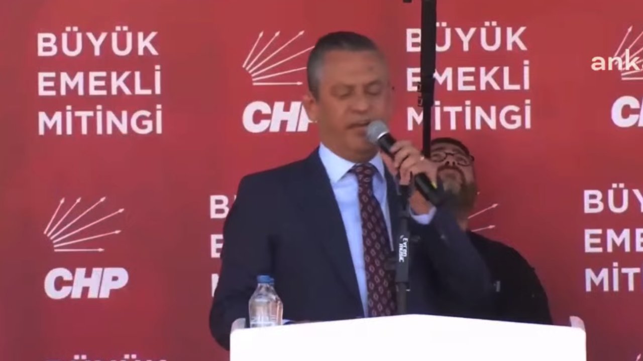 Emekliler Ankara’ya akın etti: CHP lideri Özel’den hükümet ve muhalefete çağrı: “15 maddelik listeyi el birliğiyle yapacağız”