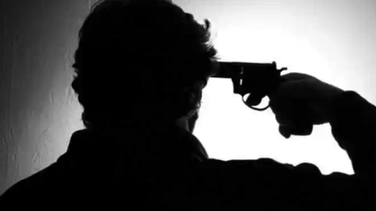 Gaziantep'te Hastane Önünde Şok İntihar! 19 Yaşındaki Genç Yüzlerce Kişinin Önünde Kafasına Sıktı