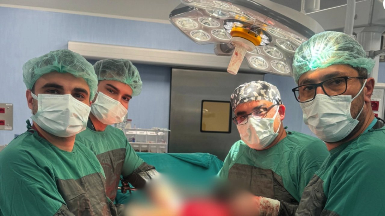 Gaziantep'te Karın Ağrısı Şikayetiyle Hastaneye Gitti! Böbreğinden Çıkan Kitle Doktorları Şok Etti