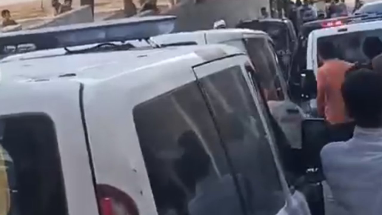 Gaziantep'te SOKAKTA yumruklar, sopalar, bıçaklar HAVADA UÇUŞTU! Gaziantep'te MAHALLE'DE DEHŞET ANLARI!