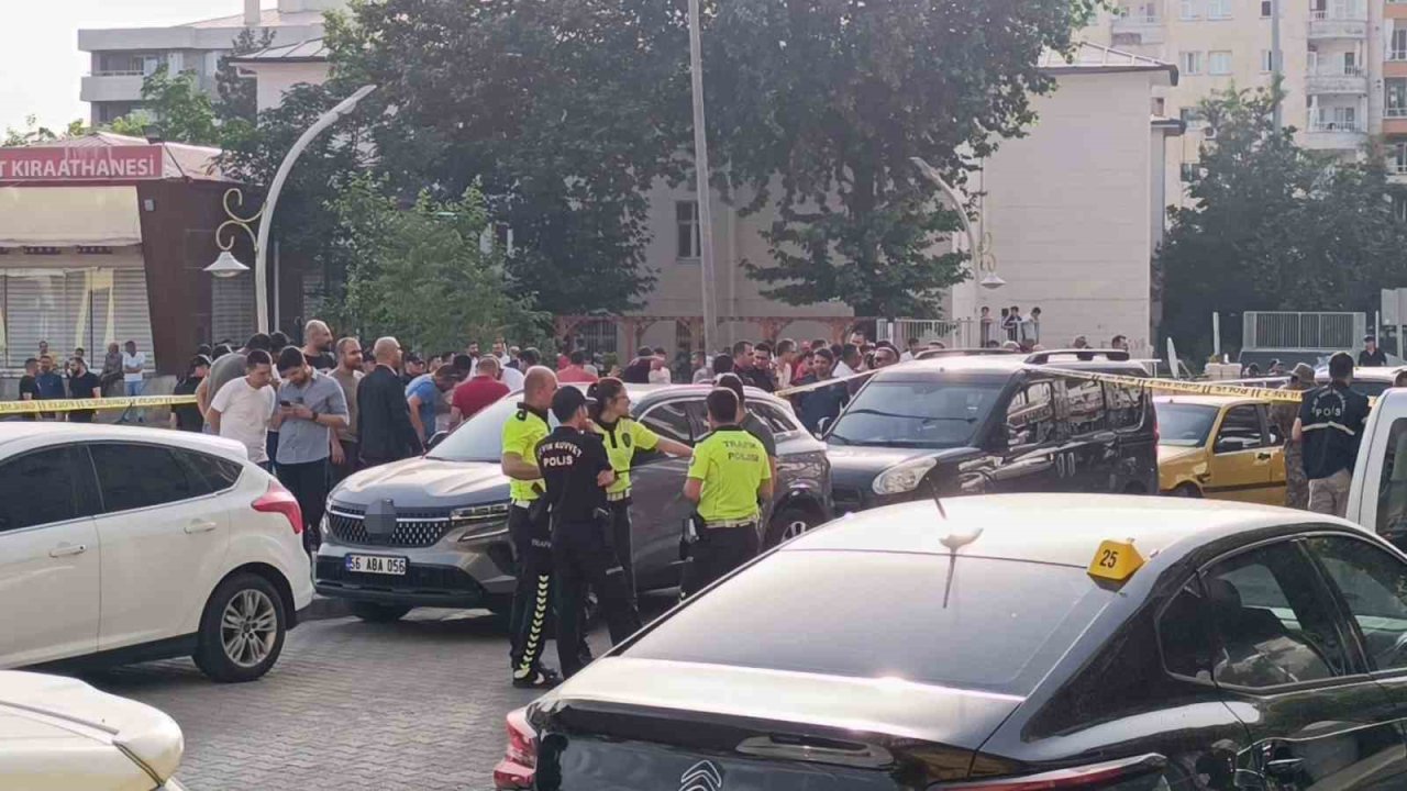 Vali silahlı ÇATIŞMANIN ortasında kaldı