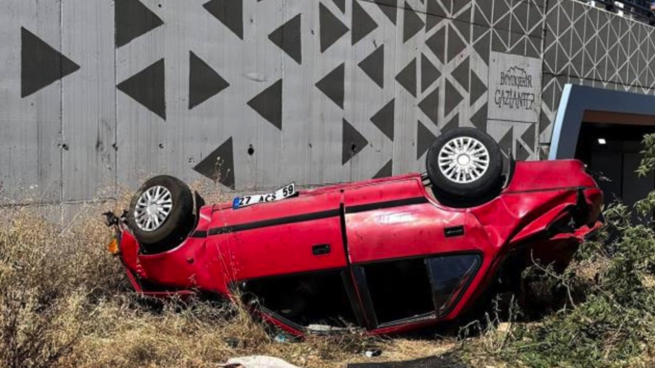 SON DAKİKA | Gaziantep'te Feci Kaza! Zeugma Müzesi Önünde Kontrol'den Çıkan Otomobil Şarampole Uçtu