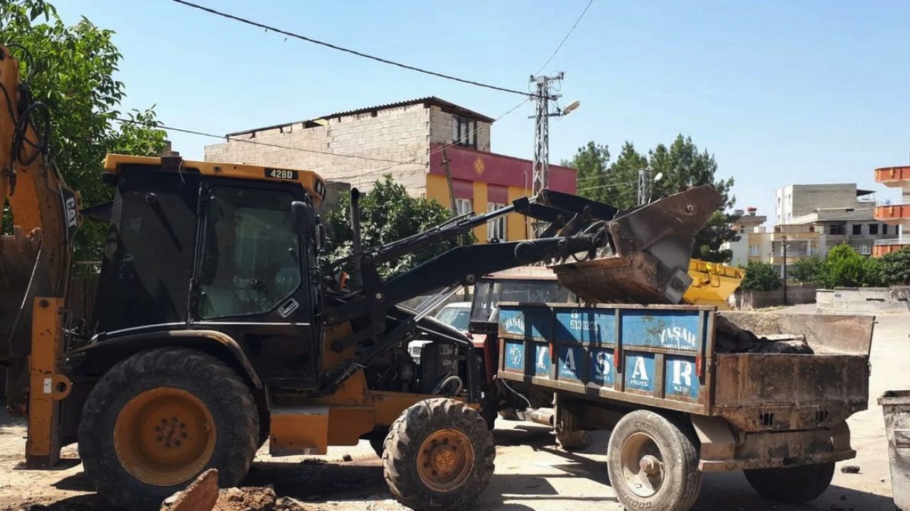 Nizip Belediyesi, Yol Yapım ve Onarım Çalışmalarını Sürdürüyor