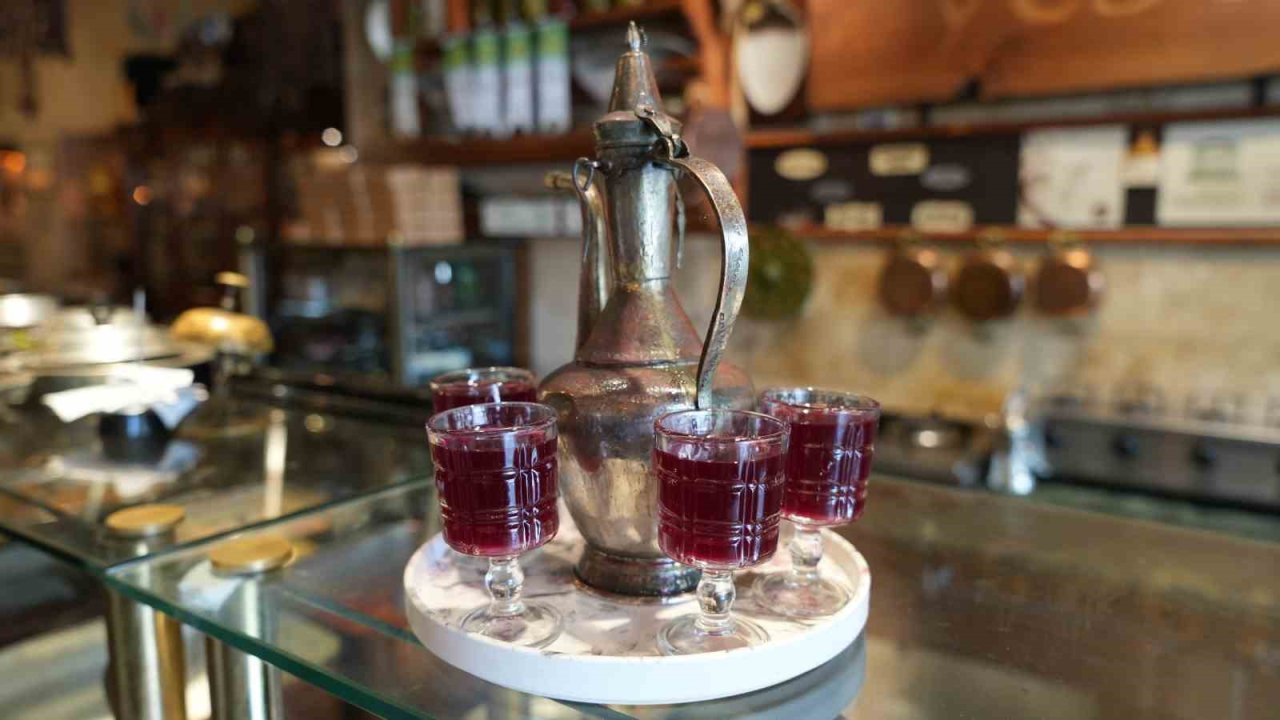 Gaziantep'in Her Derde Deva Reyhan Otu Şerbetine Yoğun Talep