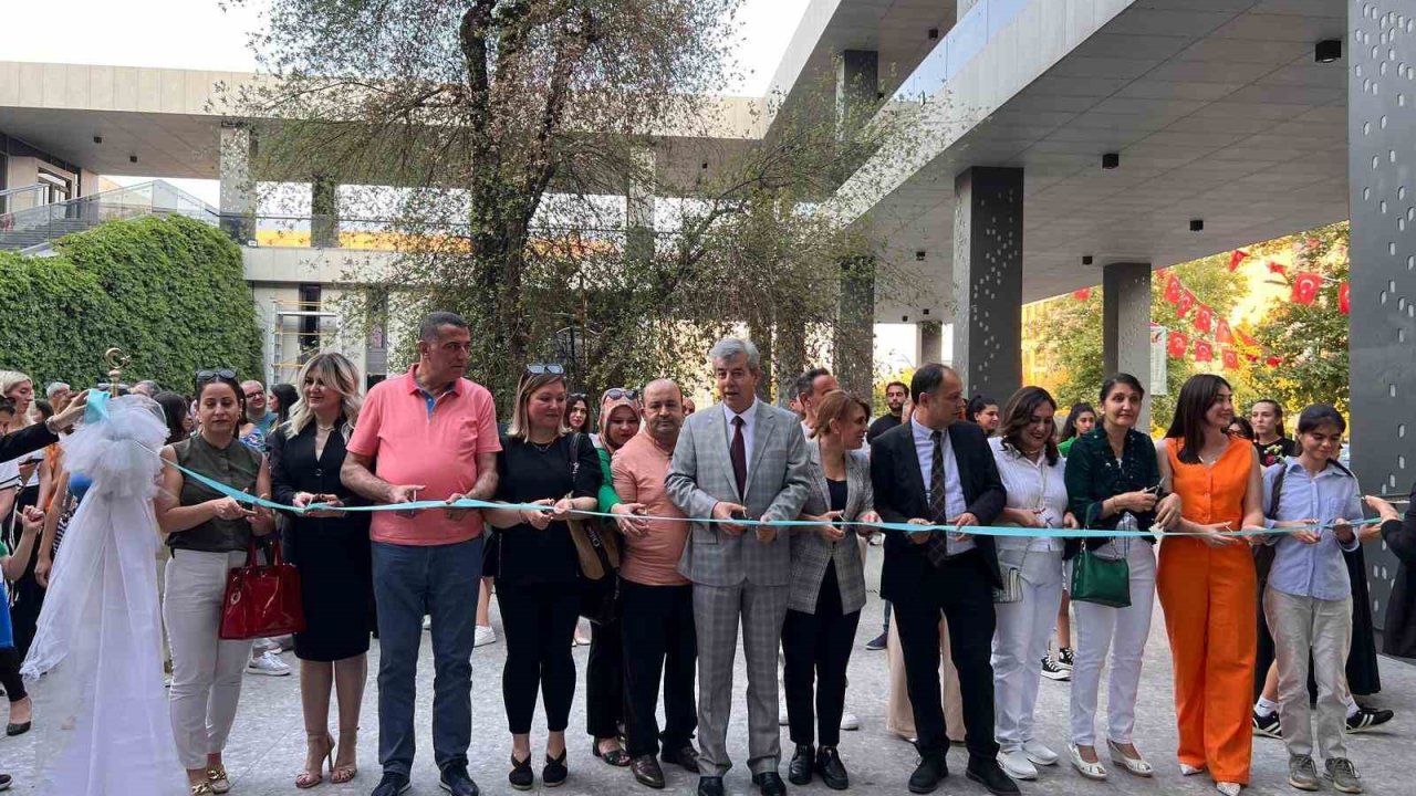 Yağlı boya ve ebru sergisi, ŞSG’de açıldı